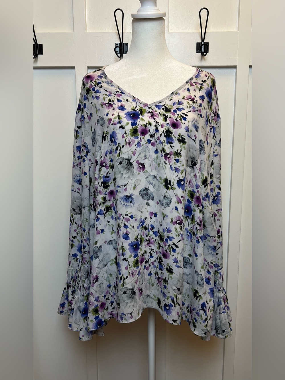 The Limited Wome's Size 2X Floral Sheer Bell Sleeve Blouse Lightweight Plus Size